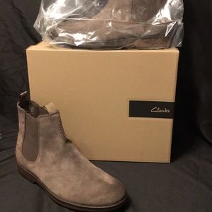 clarks hinman suede chelsea boots